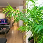 Relaxing 2Bd Apartment, Ground Floor - Walk To Old Town
