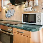 Relaxing 2Bd Apartment, Ground Floor - Walk To Old Town