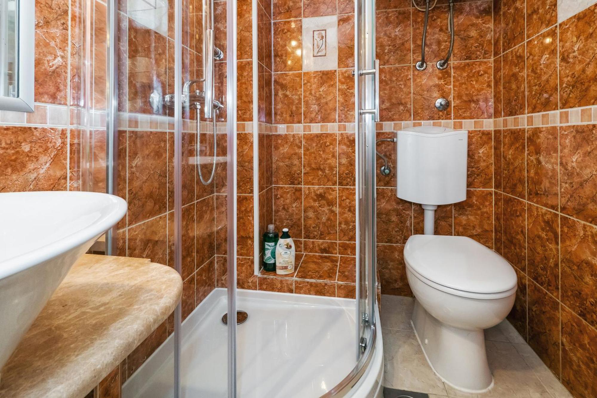 Relaxing 2bd Apartment, Ground Floor - Walk To Old Town Apartment