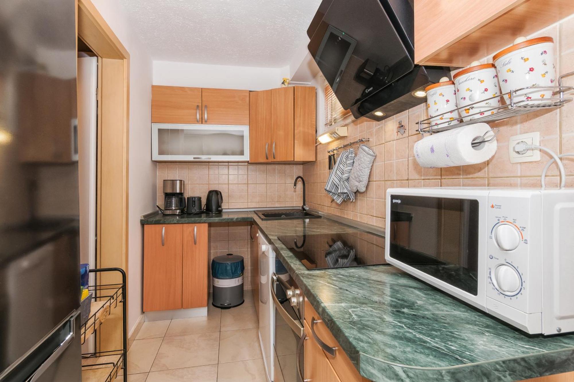 Relaxing 2bd Apartment, Ground Floor - Walk To Old Town