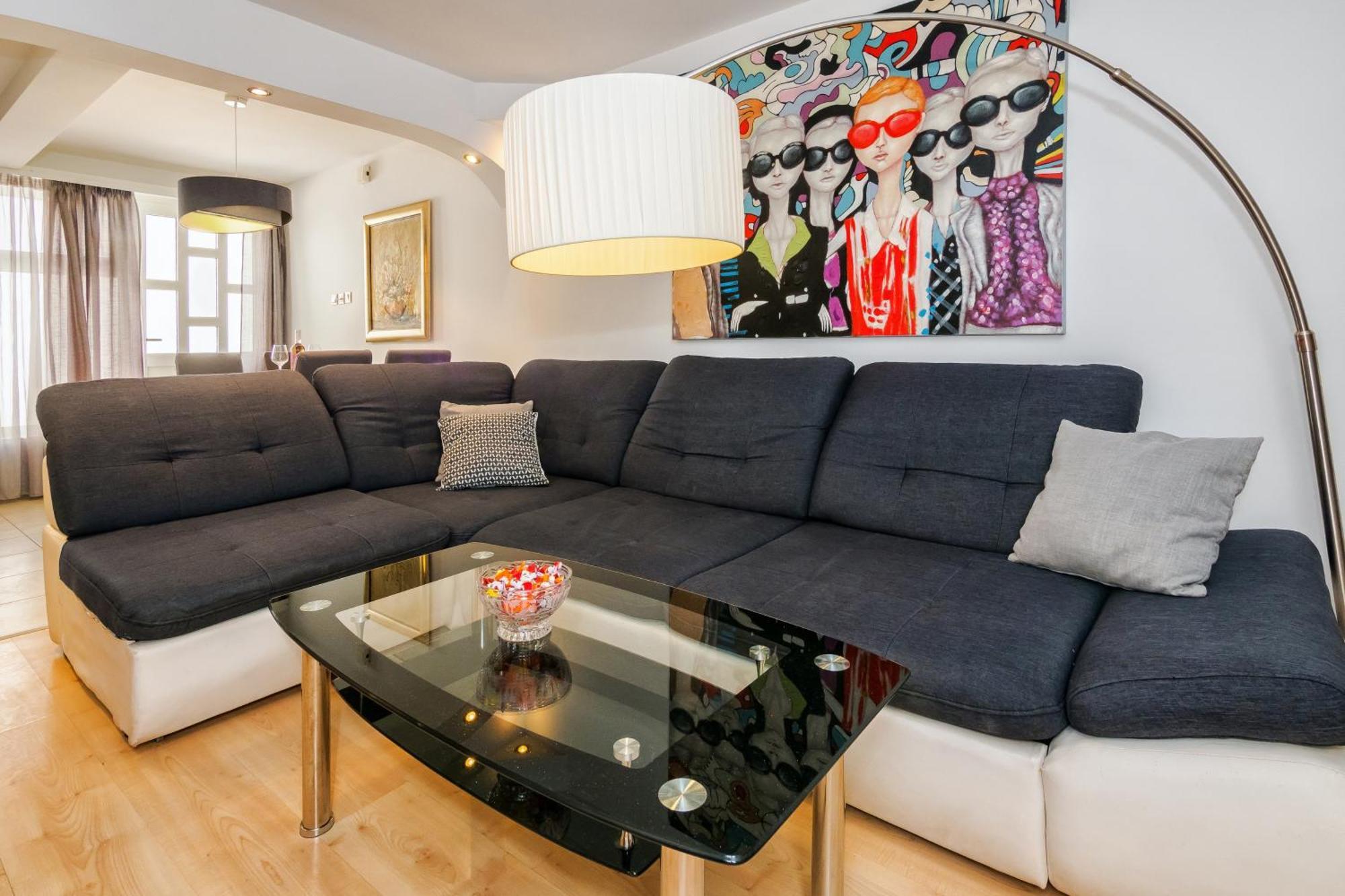 Relaxing 2bd Apartment, Ground Floor - Walk To Old Town Apartment *