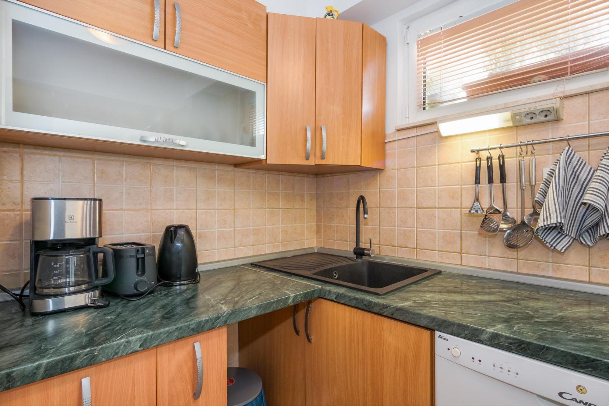 Apartment Relaxing 2bd Apartment, Ground Floor - Walk To Old Town Split