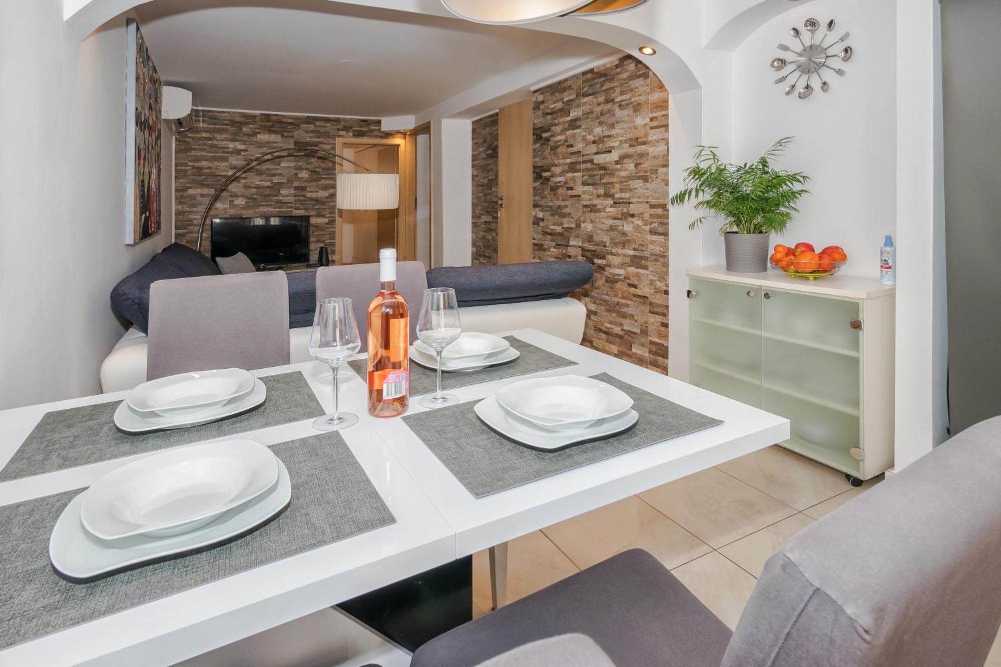Relaxing 2bd Apartment, Ground Floor - Walk To Old Town Apartment Split