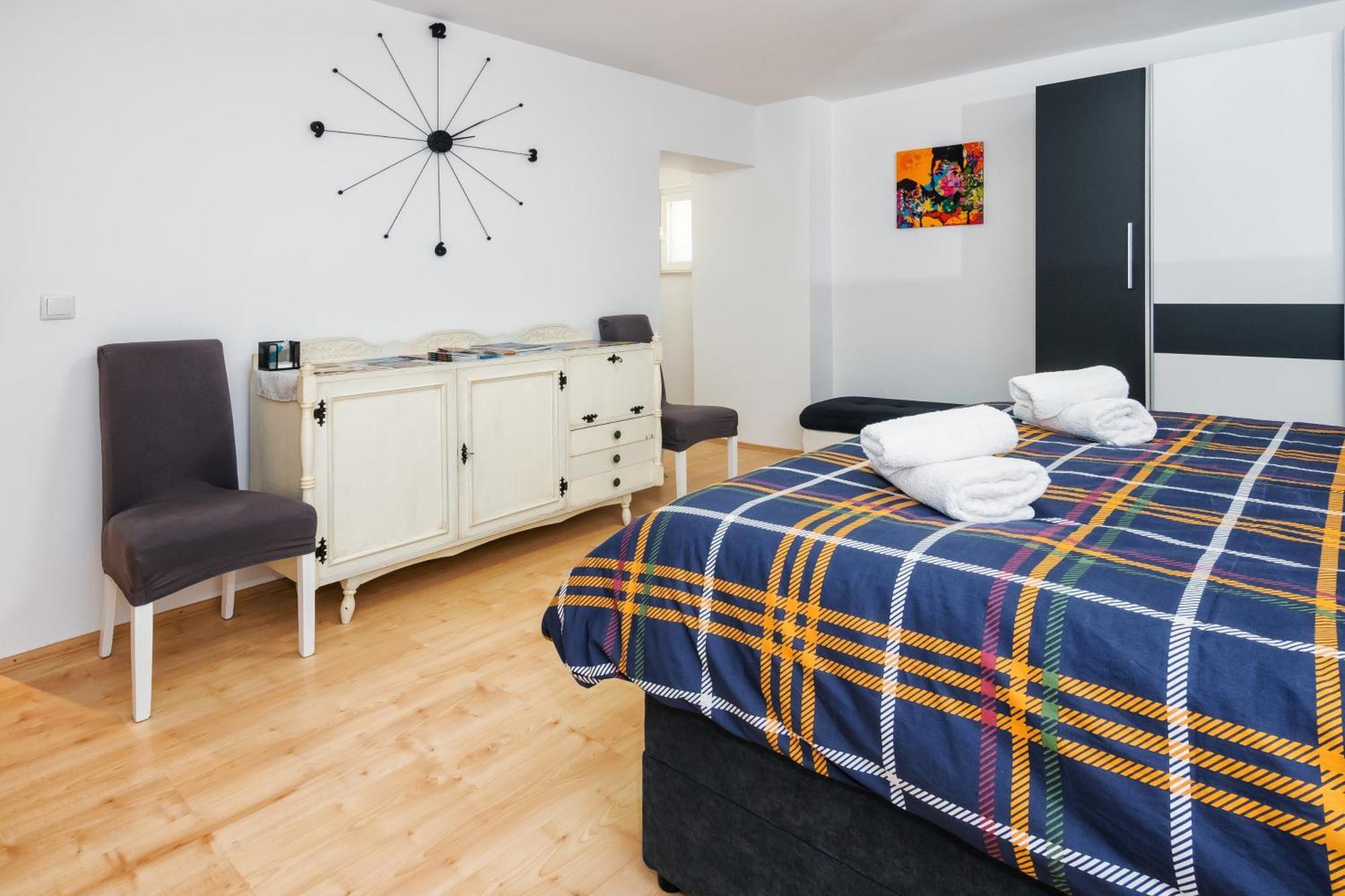 Relaxing 2bd Apartment, Ground Floor - Walk To Old Town Apartment