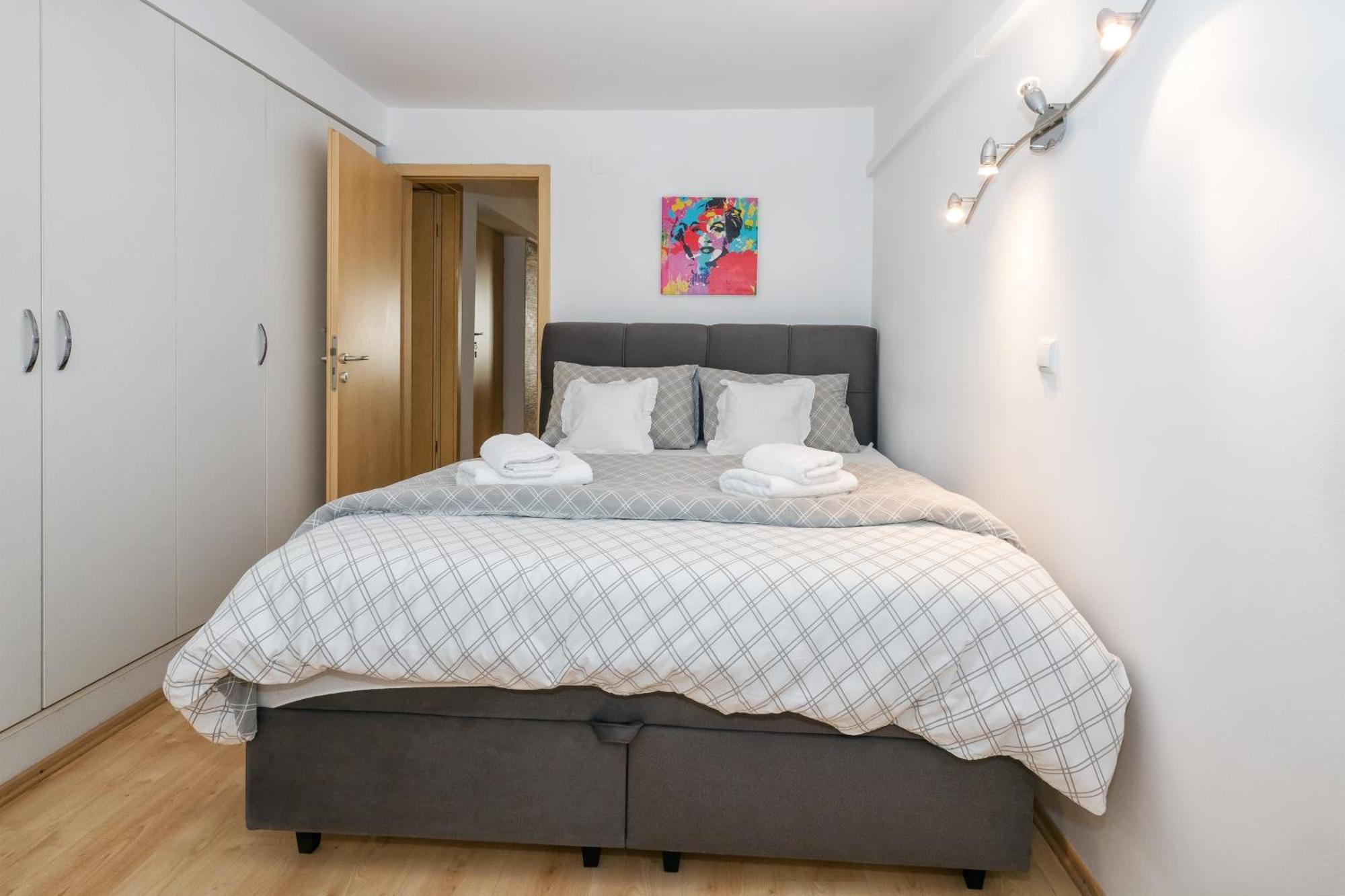 Relaxing 2bd Apartment, Ground Floor - Walk To Old Town
